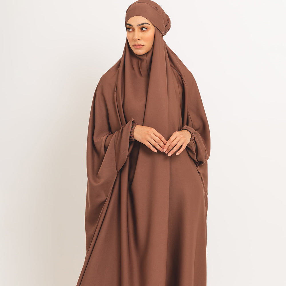 Khimar marron classique avec poignets élastiques et lien à l'arrière